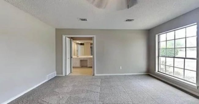 Photo - 401 Lake Louise Ct