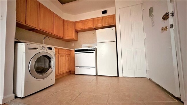 Photo - 76-18 Grand Central Pkwy Apartment Unit 2F
