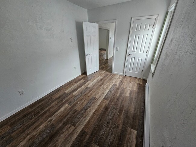 Building Photo - 100 N Lake Ave Unit Upper A