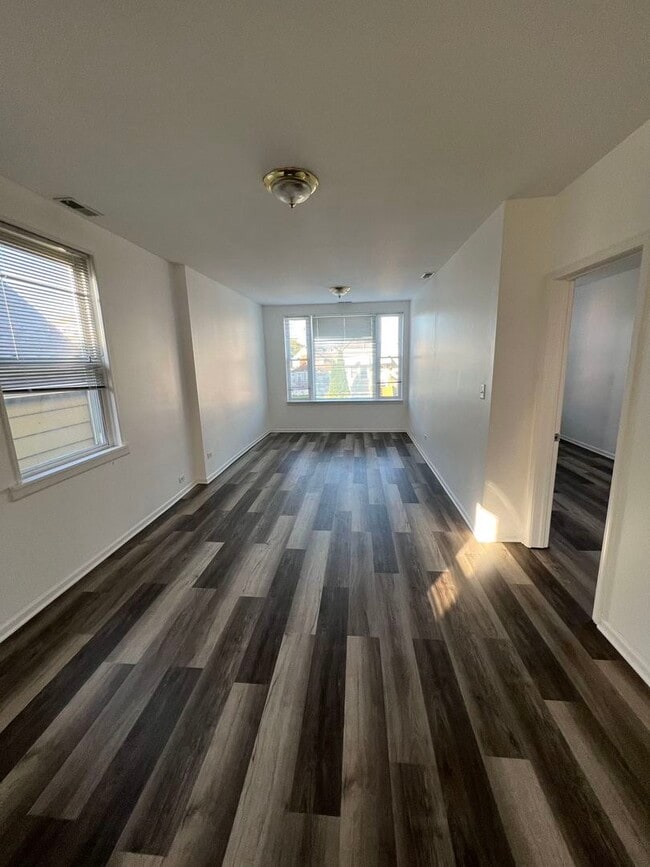 Photo - 4533 S Richmond St Unidad 2