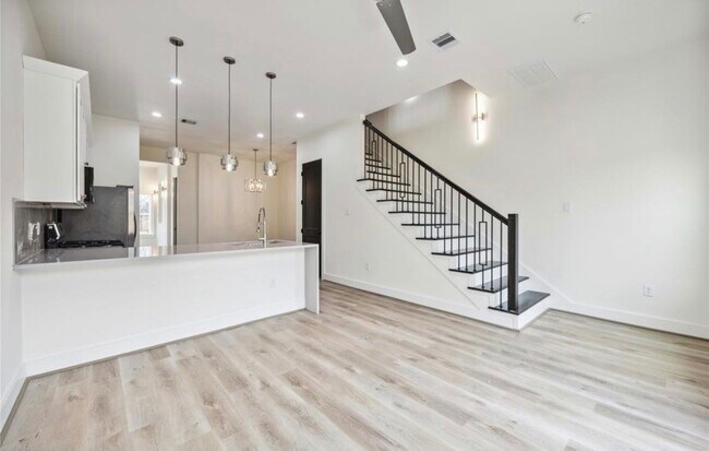 Photo - 7980 Angus St