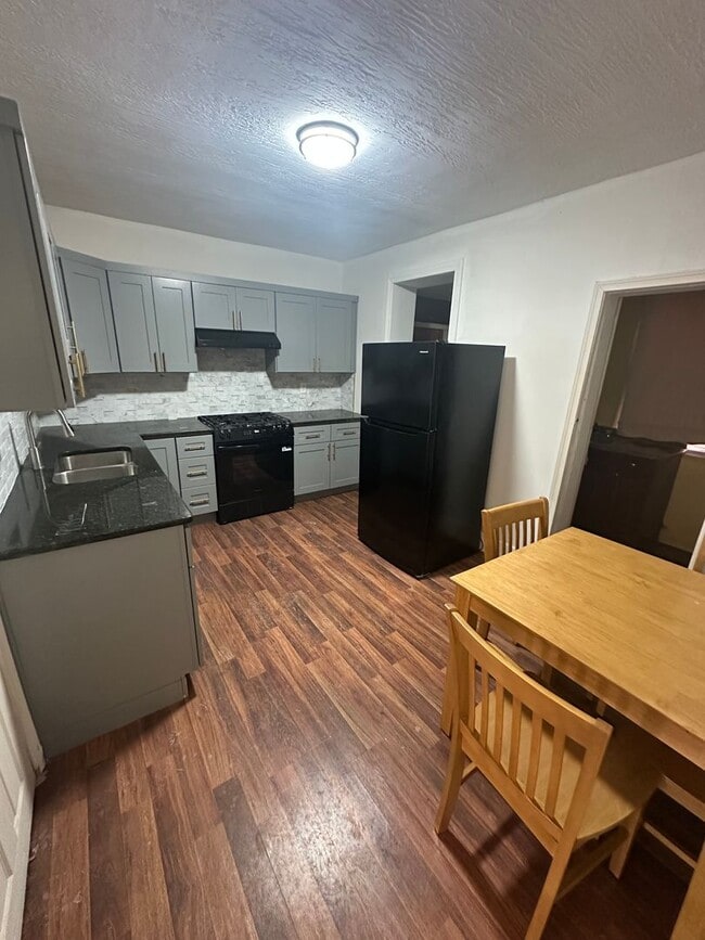 Photo - 2 Bedroom, 1 Bath Rowhome available today!