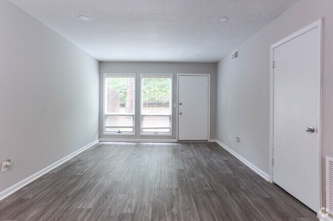 2BR, 1BA - 873 SF