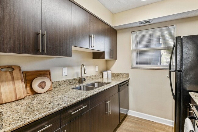 Kitchen - Hidden Creek Apartments