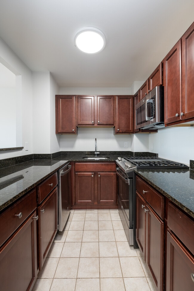 Building Photo - 1410 Columbia Rd Unit 17H