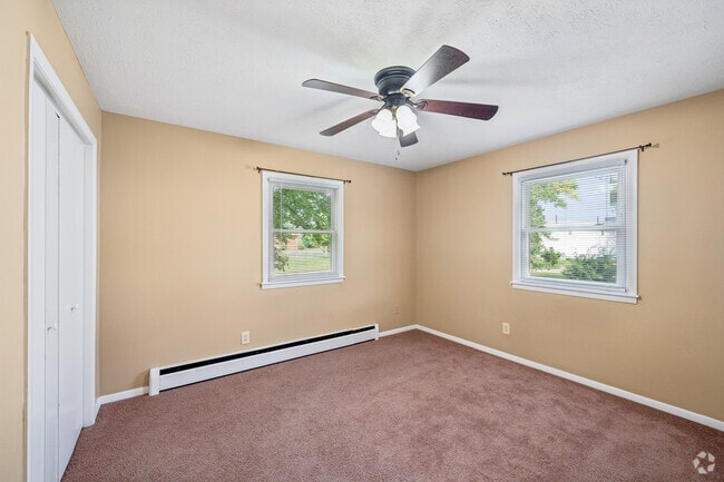 2BR, 1BA - 800SF - Second Bedroom