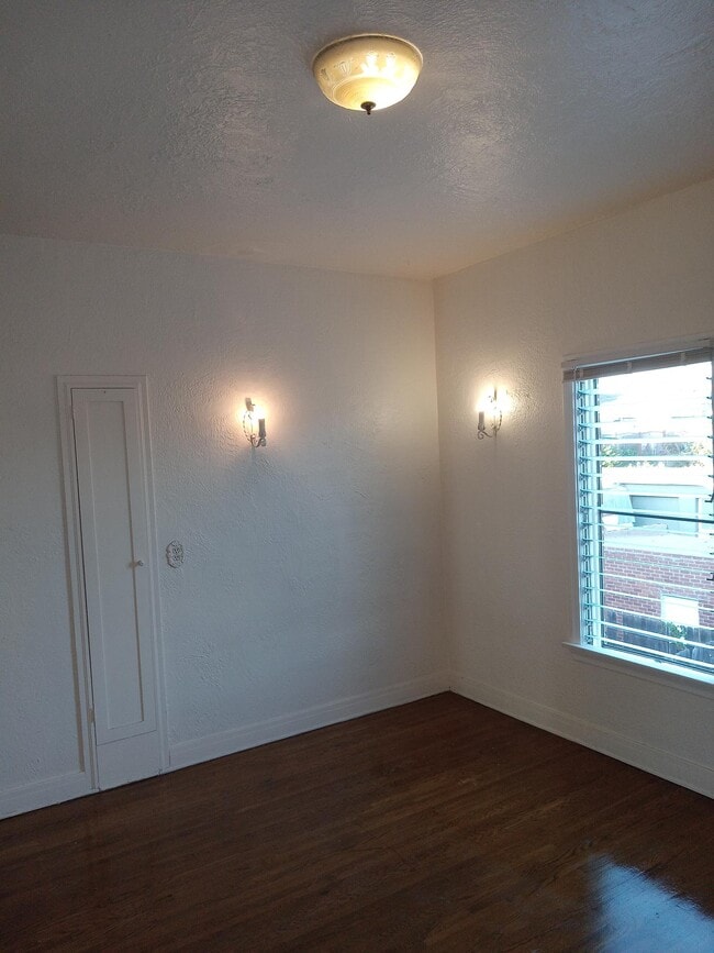Building Photo - 2112 Earl Ave Unit 2112 Rental