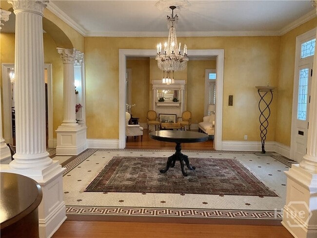 Photo - 920 E Victory Dr