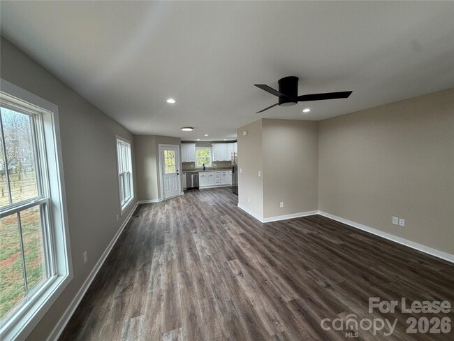 Photo - 620 W Bell St