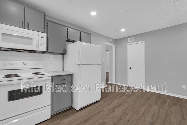 Photo - 111 E Mell St Unit #15