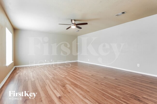 Photo - 701 E Mission St