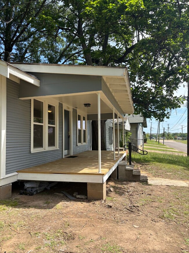 2134 Queens Hwy
