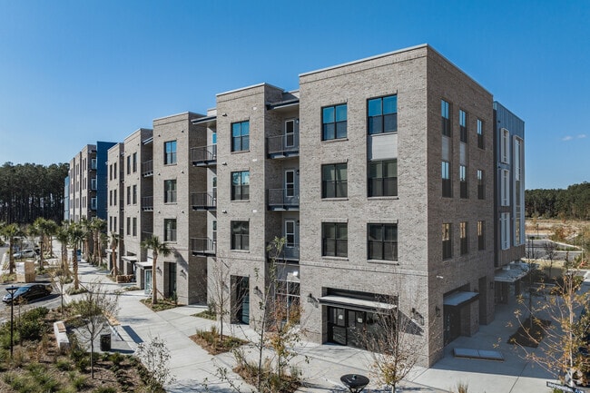 Building View - 1000 Metropolitan Residential