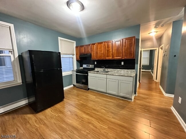 Photo - 241 Wainwright St