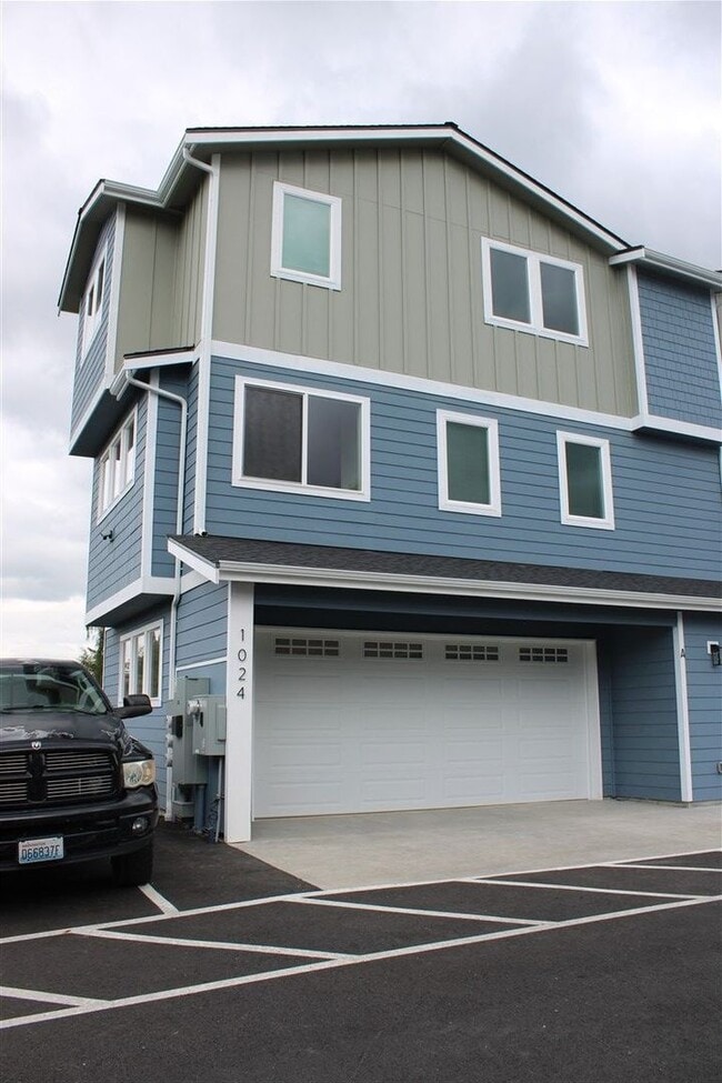 Building Photo - 2 bedroom 2 bathroom Brand  New Constructi... Unit C Rental