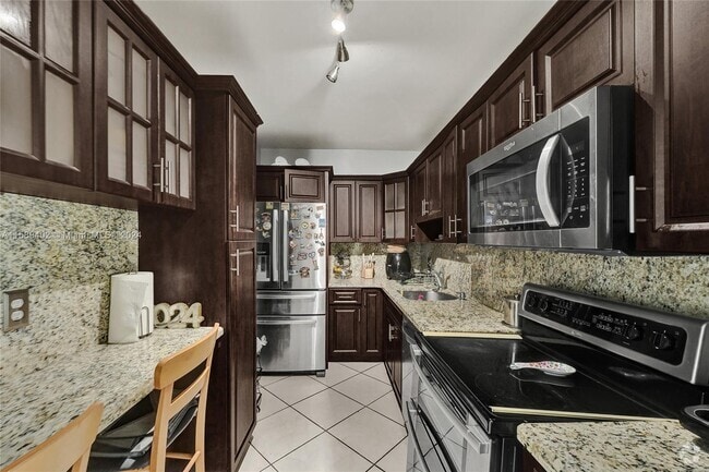 Building Photo - 1880 S Treasure Dr Unit 2G Rental