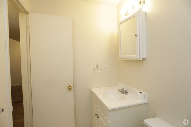 1BR, 1BA - 483 SF