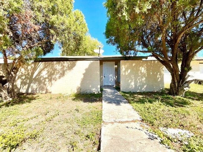 Building Photo - Lovely 3 Bedroom/ 2 Bath Home In Converse, TX!