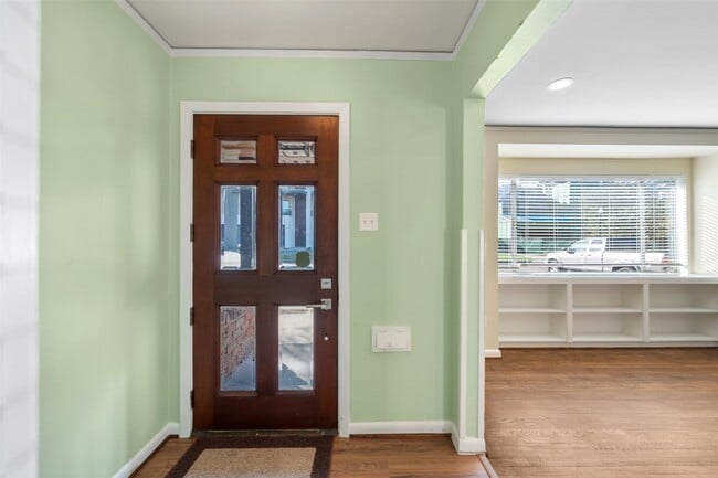 Photo - 4614 Merwin St