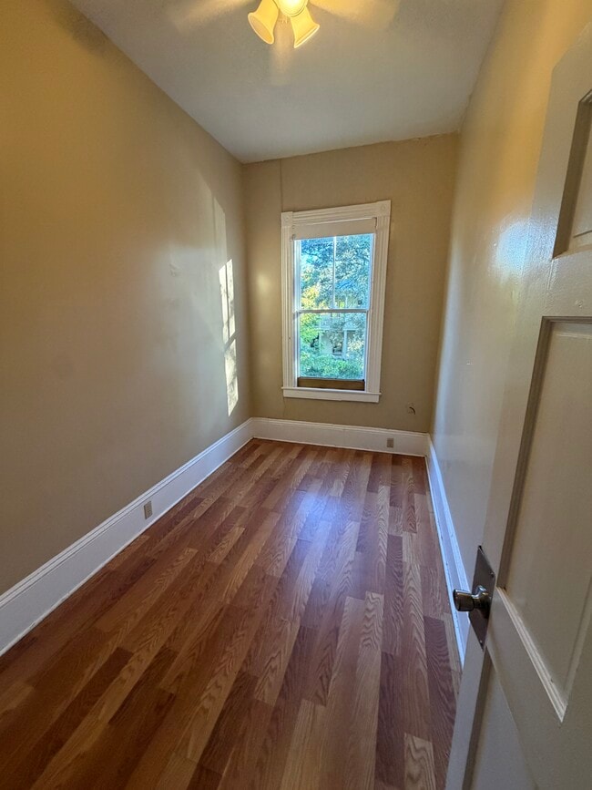 518 E Waldburg St Unit B