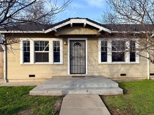 Photo - 2 Bed 1 Bath w/ garage & laundry