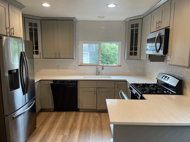 Photo - 117 E Shiloh Rd