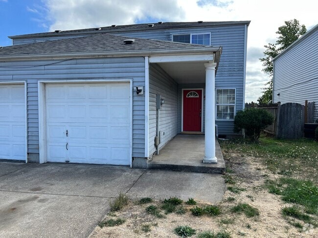 Building Photo - Updated 3 bedroom 1.5 bath duplex! Rental