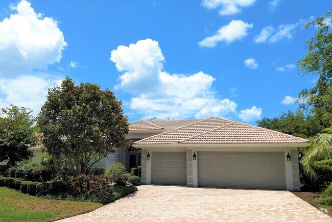 Building Photo - Annual Rental: Luxurious 4 Bedroom 3 bath ...