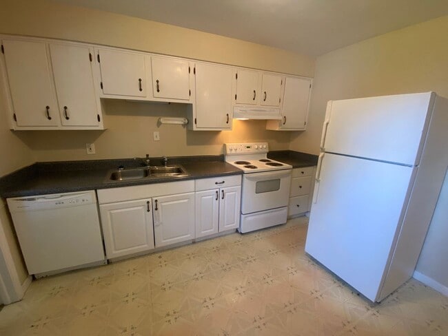 Photo - Charming 2-Bedroom Home with Spacious Yard in Ocean Lakes