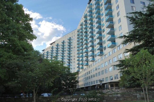 Building Photo - A renovated efficiency located on the four... Rental