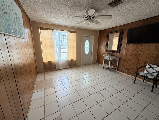 2033 Longwood Rd