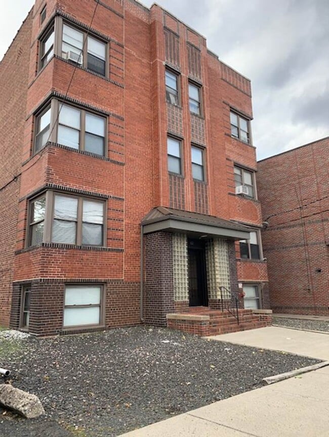 82 Chestnut St Apartments For Rent in Rutherford, NJ