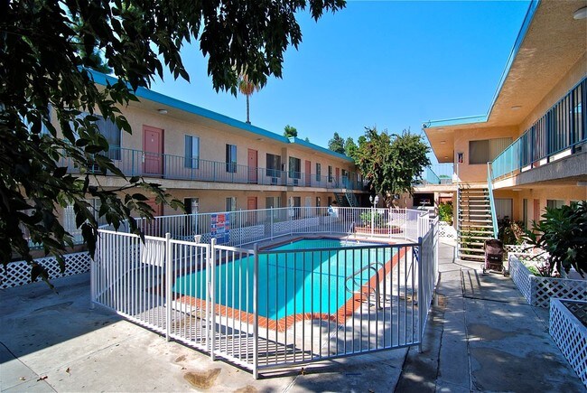 Pool - Parthenia Gardens