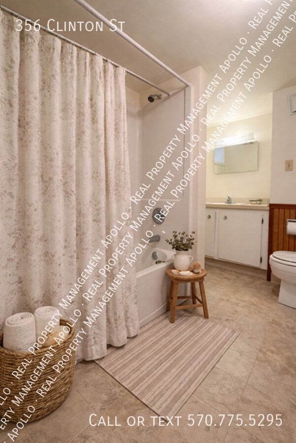 Photo - 356 Clinton St