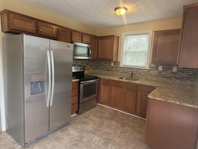 Photo - 652 Ellen Rd