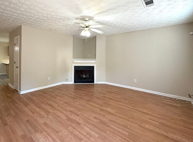 Photo - Spacious Townhouse with Convenient Location