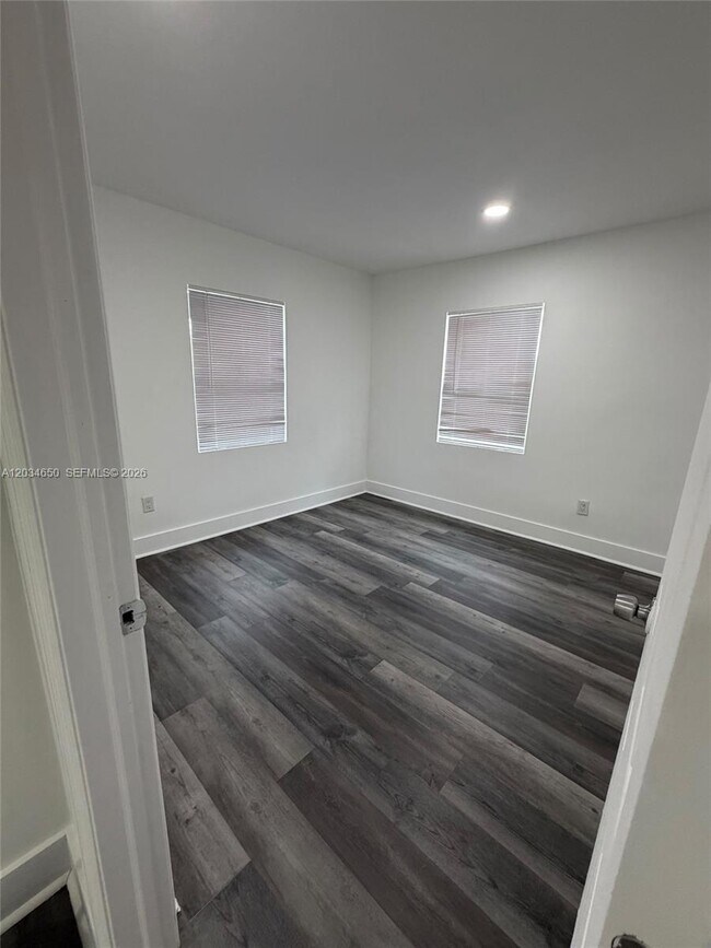 Photo - 2025 NW 72nd St Unidad 2