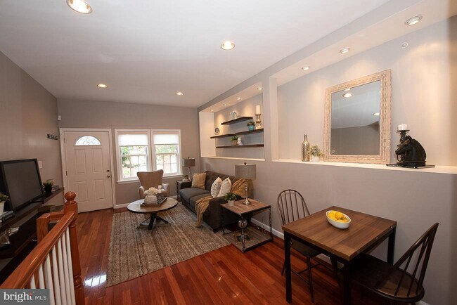 Photo - 2025 Parrish St