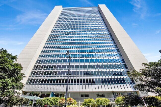 Building Photo - 500 W Superior St Unit 1004