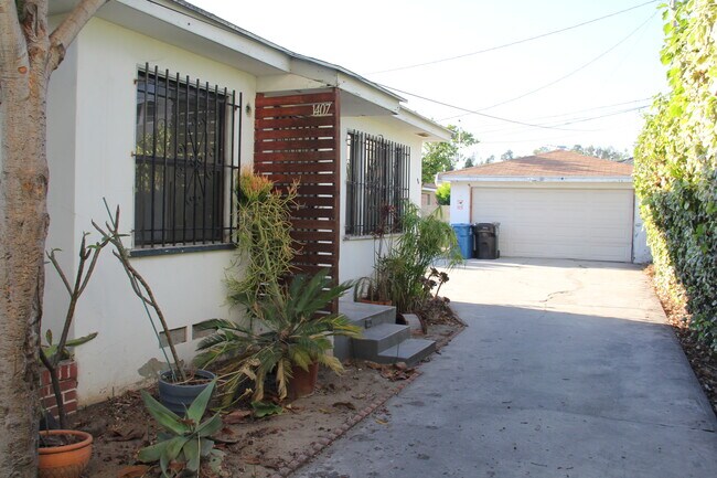 Photo - 1407 W Hellman Ave House