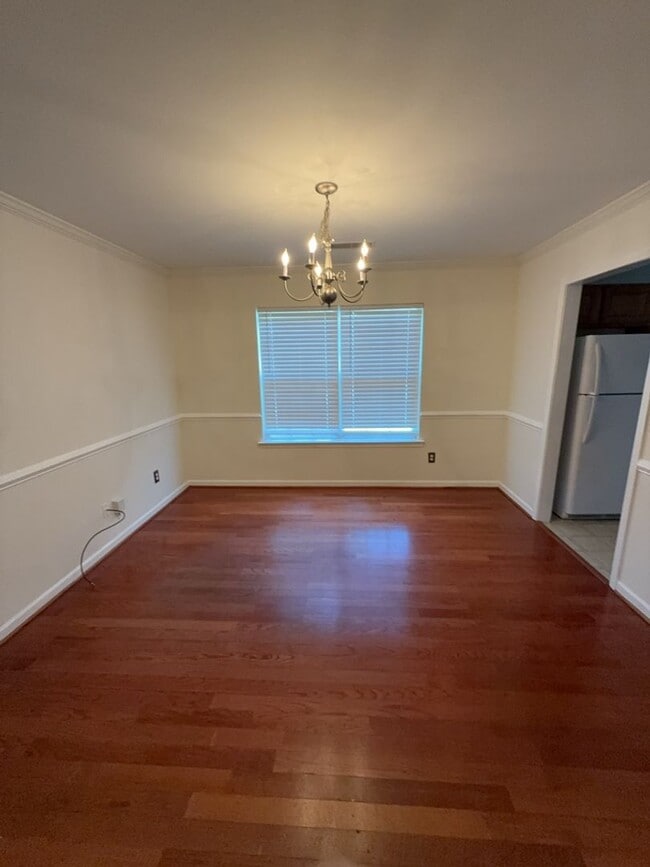 Photo - 525 S Maney Ct