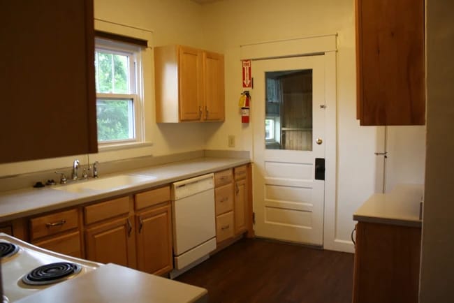 Photo - 518 E 2nd St