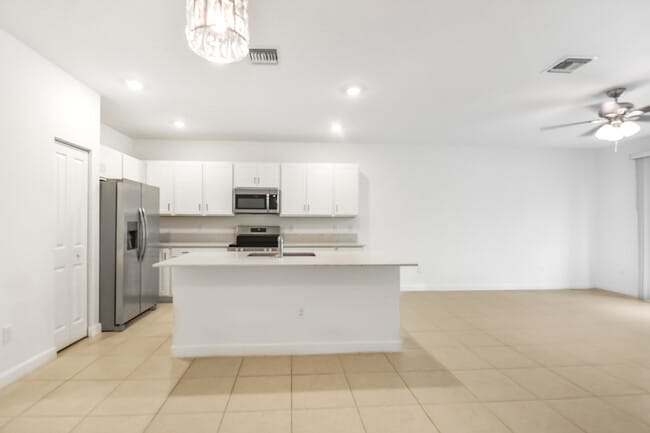 Photo - 4519 Hollister Ave