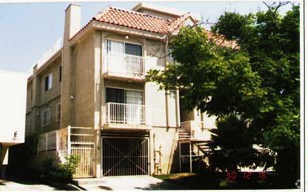 8525 Saturn St