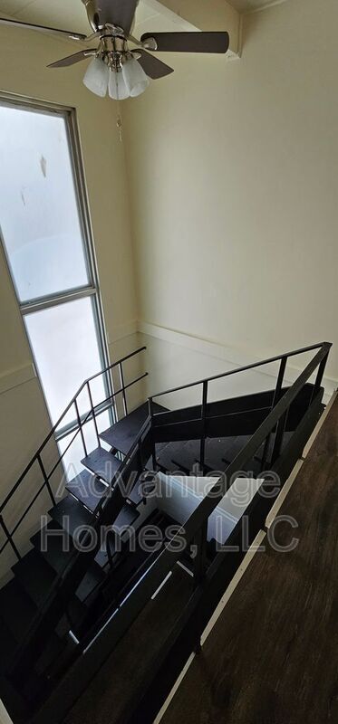 Photo - 820 N 70th St