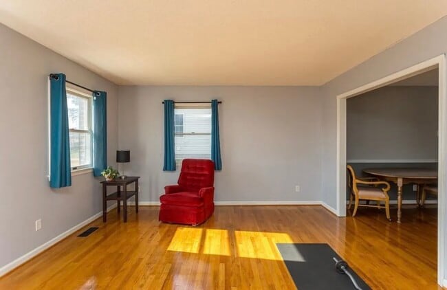 Building Photo - 302 S Dogwood Dr