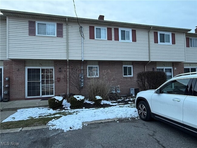 Photo - 193 Surrey Ln