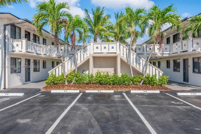 Photo - 1345 W 28th St Unidad 5