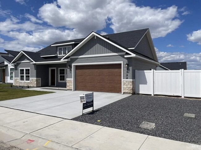 Photo - 1122 Crestview Dr
