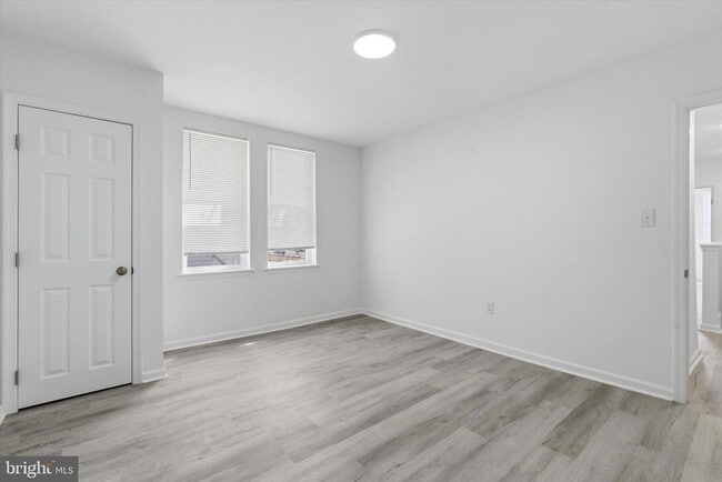 Photo - 2209 W Toronto St